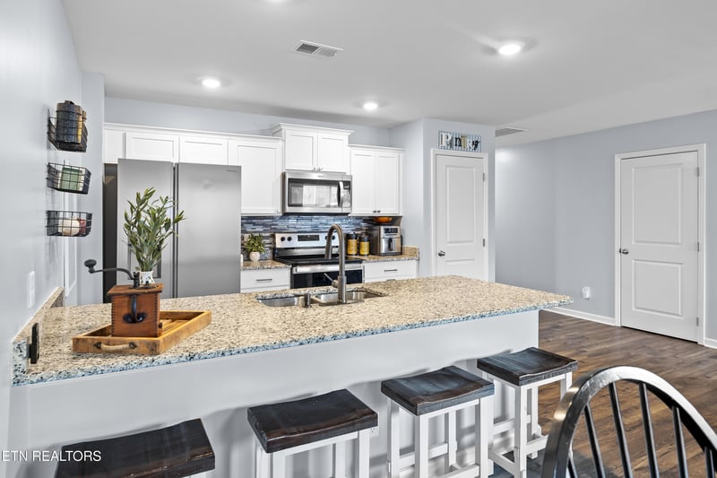 1106 Skyridge Dr, Athens, TN 37303
