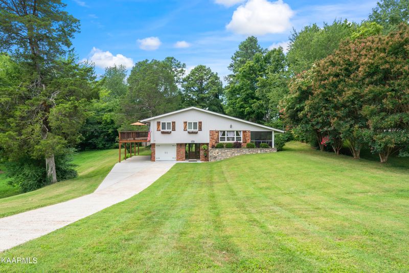 11065 Thornton Dr, Knoxville, TN 37934