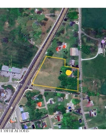 1107 E Elm St, Lafollette, TN 37766