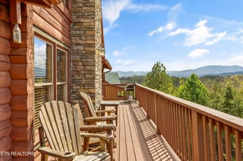 1107 N Trail Dr, Sevierville, TN 37862