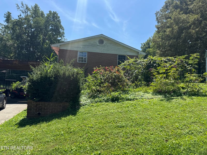 1107 Vermont Ave, Etowah, TN 37331