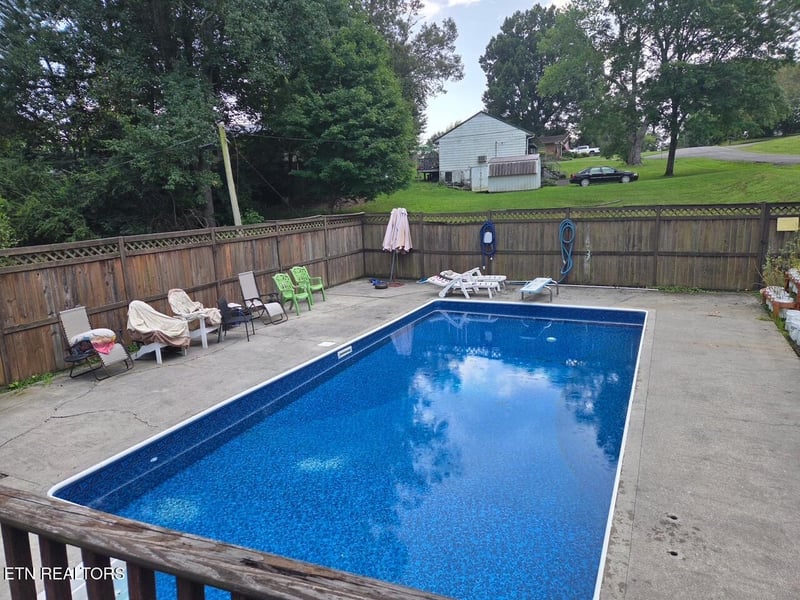 1107 Vermont Ave, Etowah, TN 37331