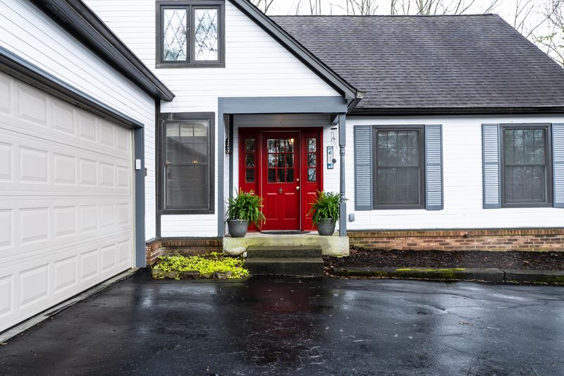 1107 W Outer Dr, Oak Ridge, TN 37830