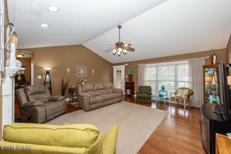 1109 Houston Springs Rd, Greenback, TN 37742