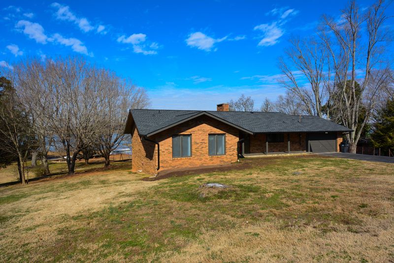 1109 Leona Dr, Lenoir City, TN 37772