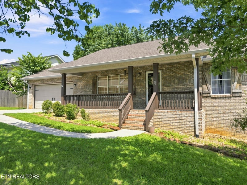 1109 Willow Creek Cir, Maryville, TN 37804