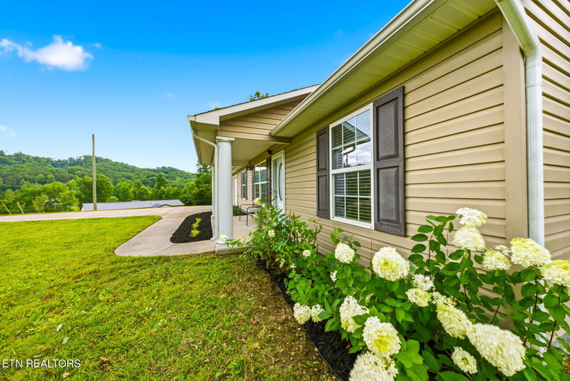 111 Agape Ln, Heiskell, TN 37754