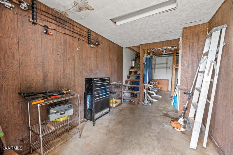 111 Albany Rd, Oak Ridge, TN 37830