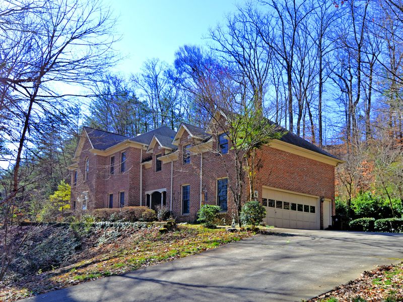 111 Amanda Pl, Oak Ridge, TN 37830