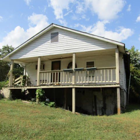 111 Andy Ln, Jacksboro, TN 37757