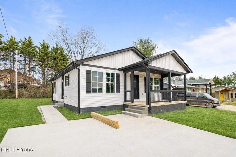 111 Azalea Ln #2, Jacksboro, TN 37757