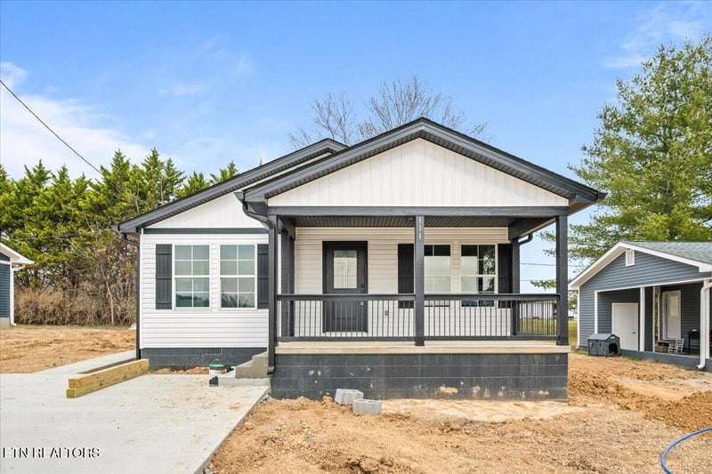 111 Azalea Ln #2, Jacksboro, TN 37757