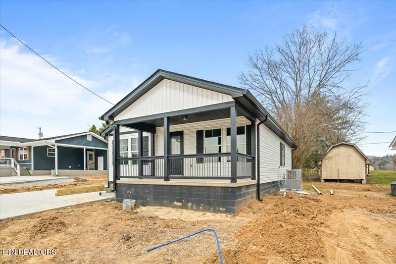 111 Azalea Ln #2, Jacksboro, TN 37757