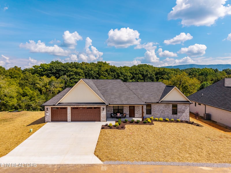 111 Burrstone Way, Maryville, TN 37803