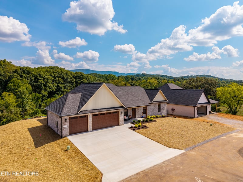 111 Burrstone Way, Maryville, TN 37803