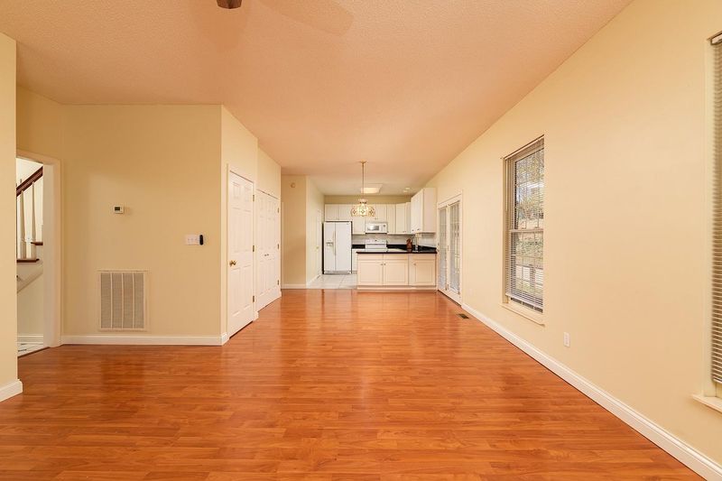 111 Capital Cir, Oak Ridge, TN 37830