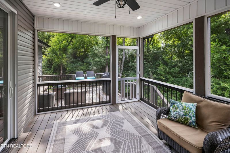 111 Chatuga Dr, Loudon, TN 37774
