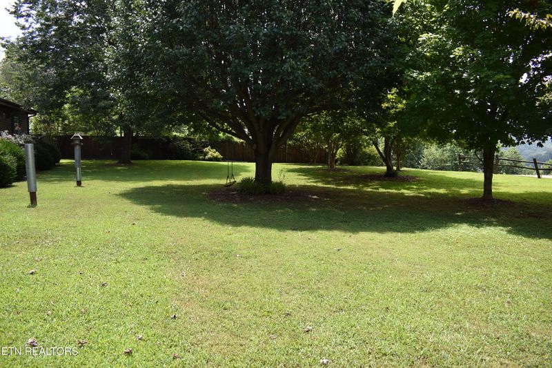 111 Chestnut Cir, Lafollette, TN 37766