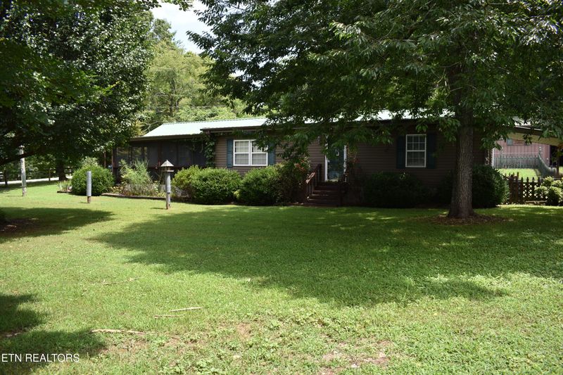 111 Chestnut Cir, Lafollette, TN 37766