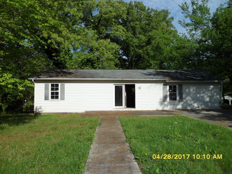 111 Cofer Cir, Harriman, TN 37748
