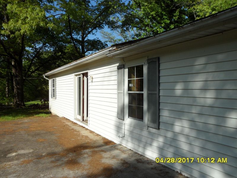 111 Cofer Cir, Harriman, TN 37748