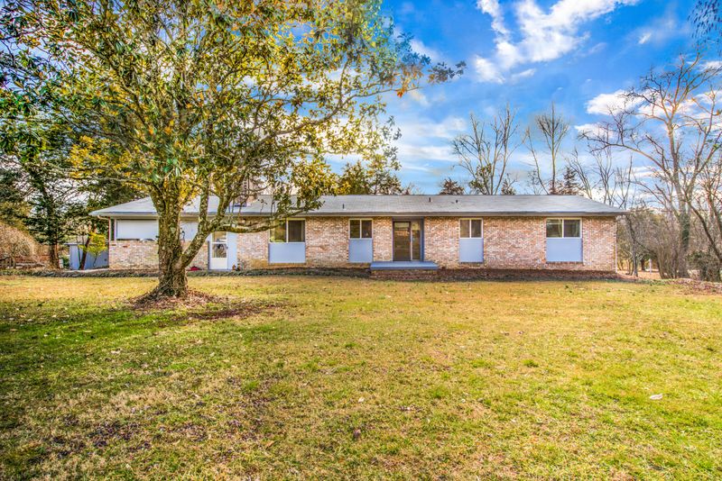111 Columbia Dr, Oak Ridge, TN 37830