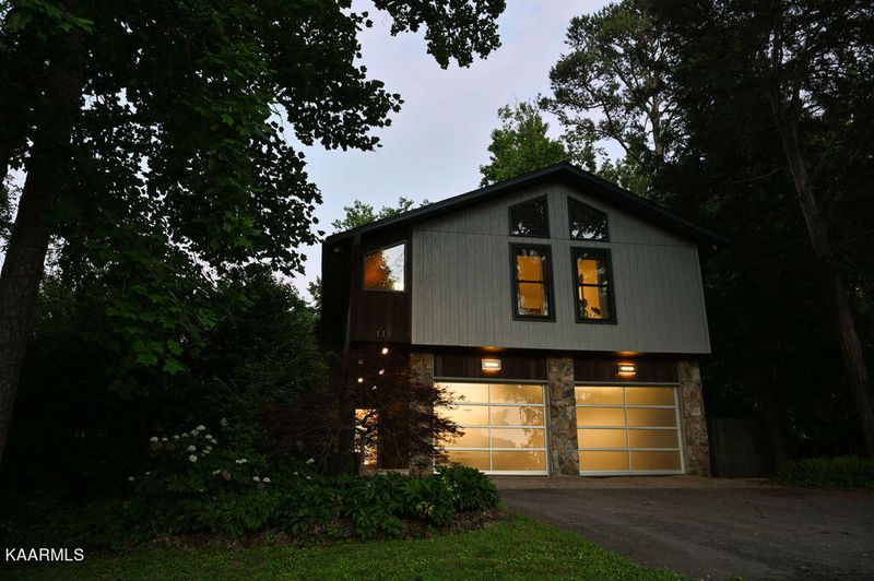 111 Connors Dr, Oak Ridge, TN 37830