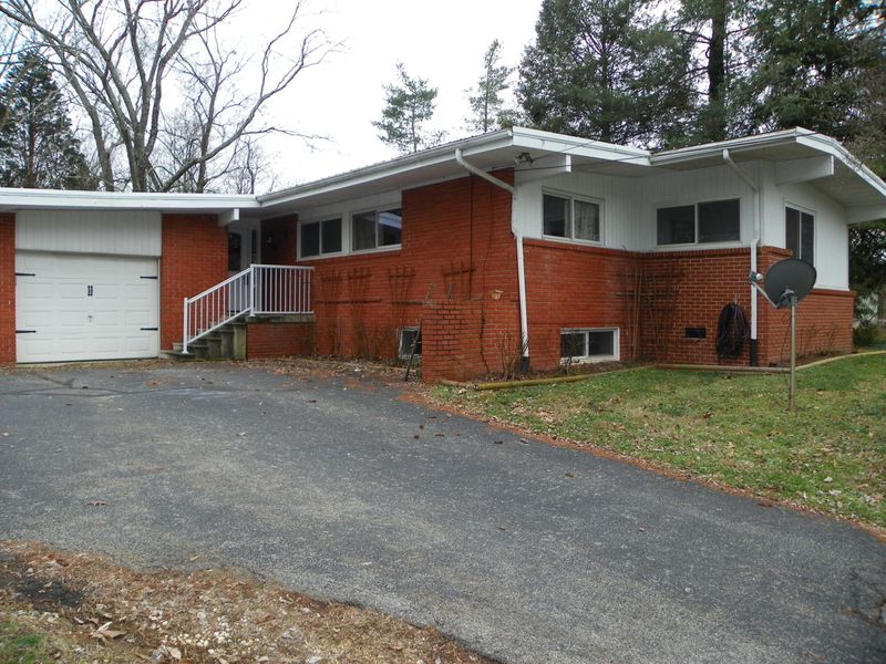 111 Dayton Rd, Oak Ridge, TN 37830