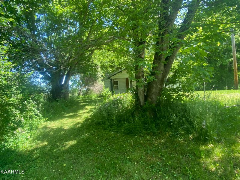 111 Deans Way, Lafollette, TN 37766