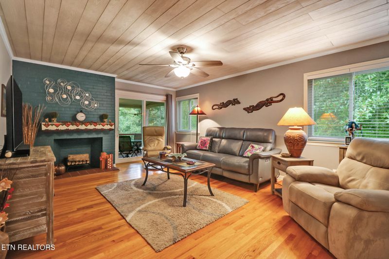 111 Decatur Rd, Oak Ridge, TN 37830