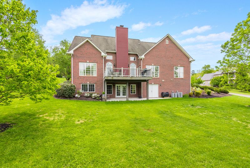 111 Downing Dr, Oak Ridge, TN 37830