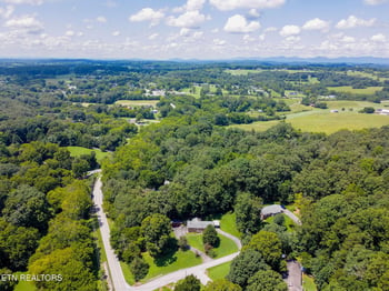 111 Forest Heights Cir, Lenoir City, TN 37772