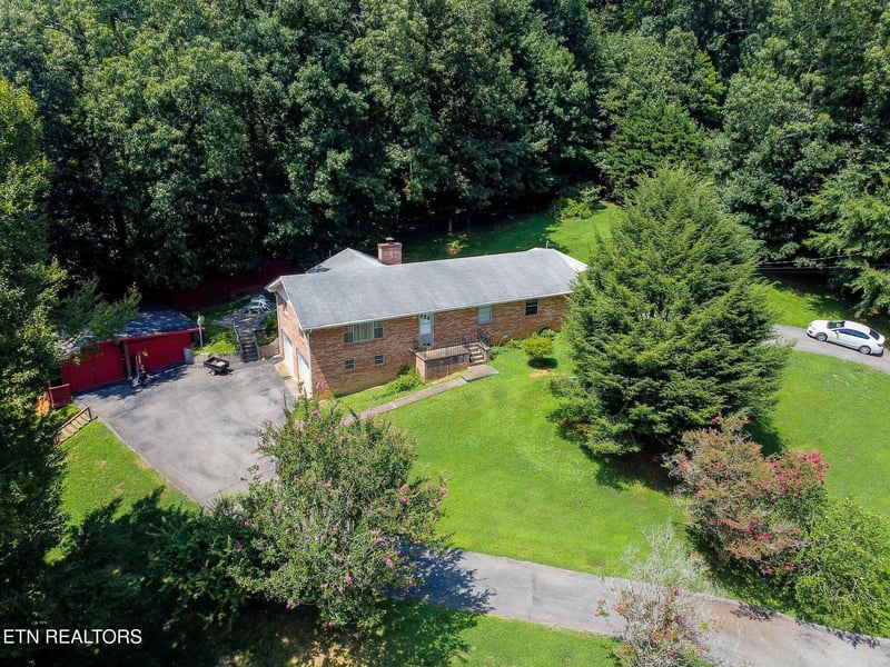 111 Forest Heights Cir, Lenoir City, TN 37772