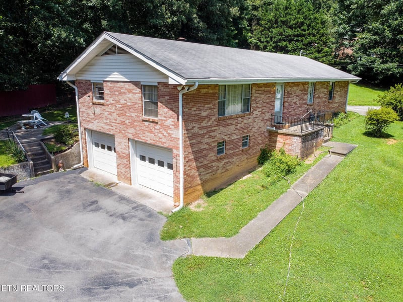 111 Forest Heights Cir, Lenoir City, TN 37772
