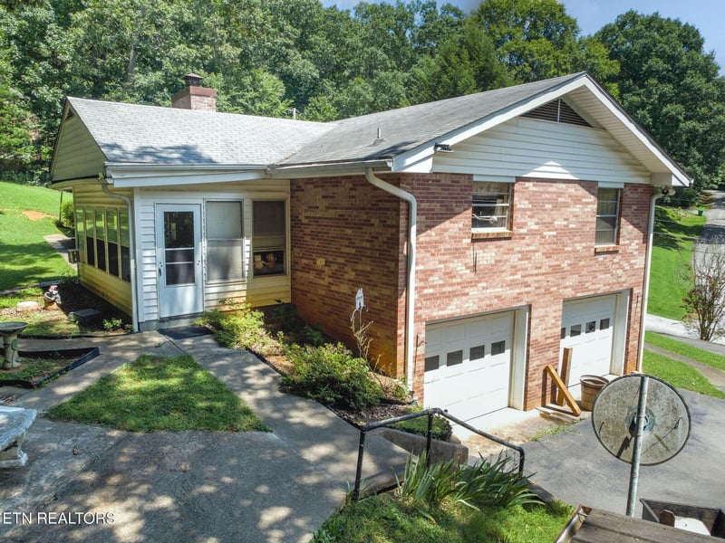 111 Forest Heights Cir, Lenoir City, TN 37772