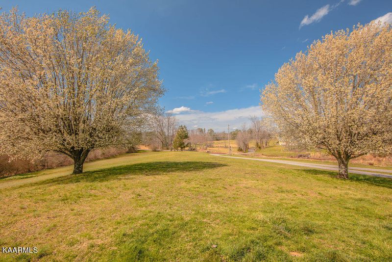 111 Freels Ln, Clinton, TN 37716