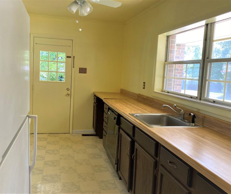 111 Glendale Ln, Oak Ridge, TN 37830