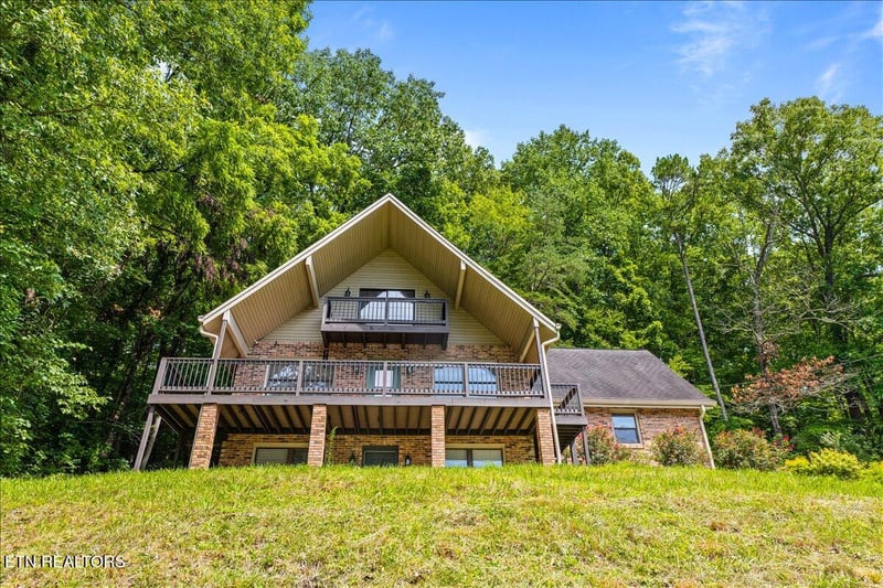 111 Golf Hill Ln, Lafollette, TN 37766