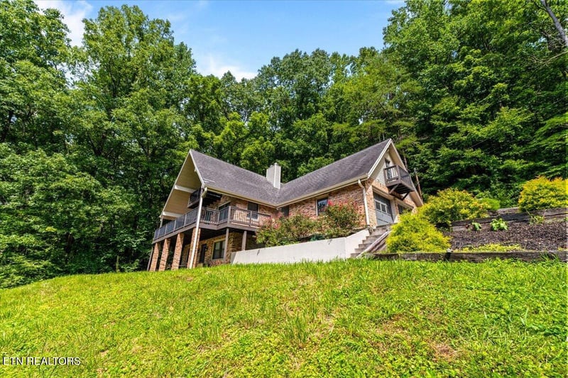 111 Golf Hill Ln, Lafollette, TN 37766