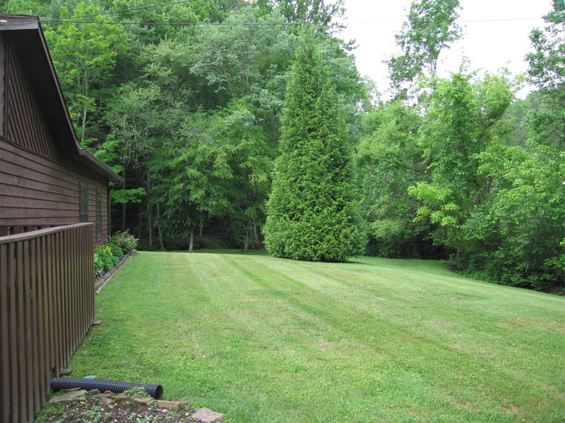 111 Graceland Rd, Oak Ridge, TN 37830