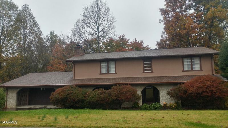 111 Greenbriar Ln, Oak Ridge, TN 37830