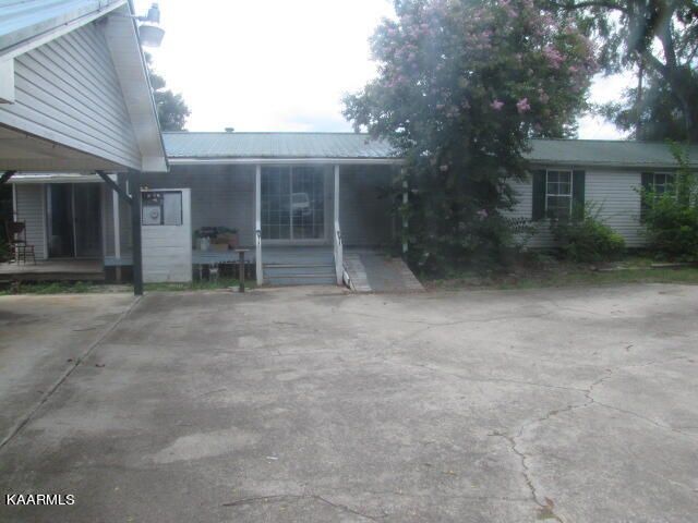 111 Harrison Ave, Harriman, TN 37748