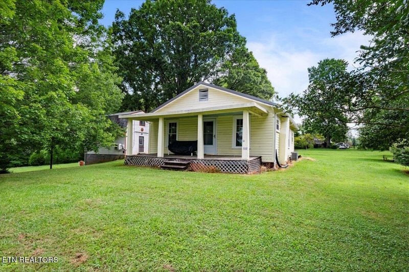 111 Hilltop Rd, Lafollette, TN 37766