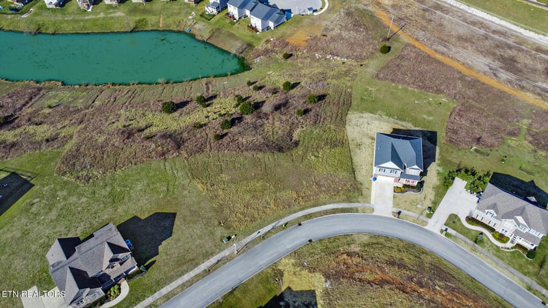 111 Hollyberry Rd, Oak Ridge, TN 37830