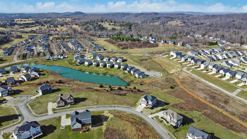 111 Hollyberry Rd, Oak Ridge, TN 37830