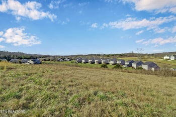 111 Hollyberry Rd, Oak Ridge, TN 37830