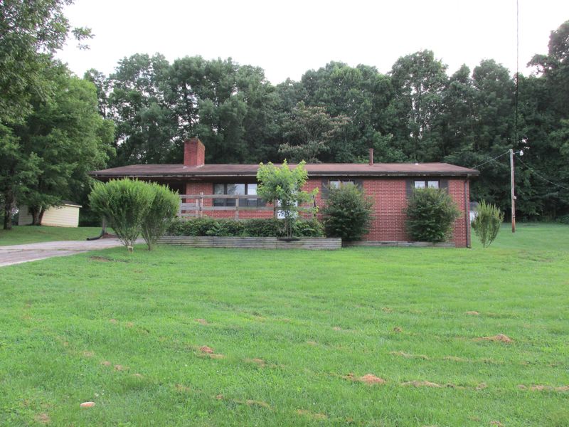 111 Honeycutt Dr, Harriman, TN 37748