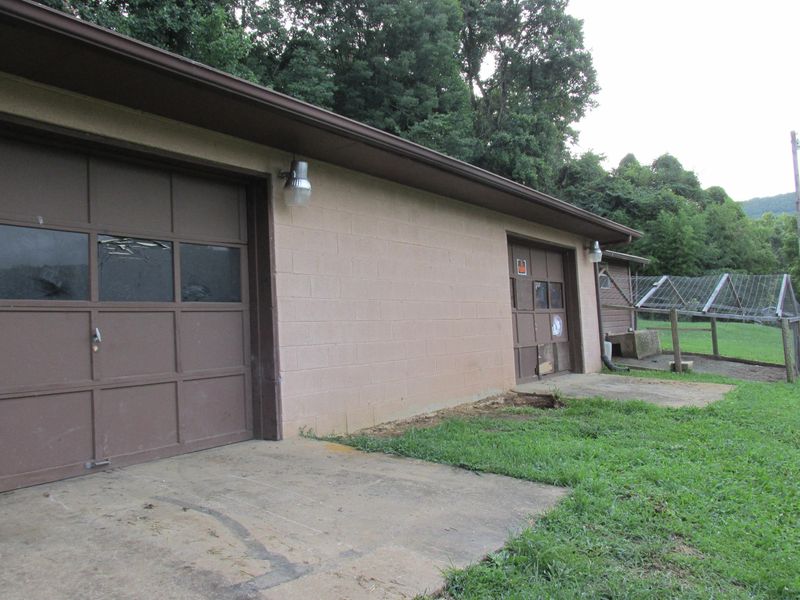 111 Honeycutt Dr, Harriman, TN 37748