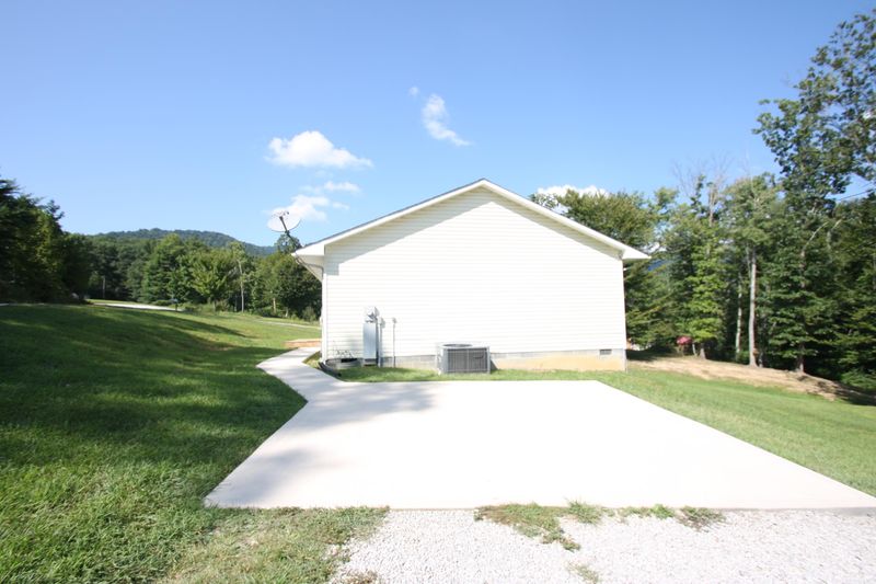 111 Jerrico Ln, Wartburg, TN 37887
