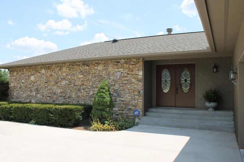 111 Lakeview Pl, Clinton, TN 37716
